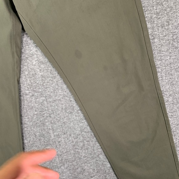 Vuori Meta Pants Men 38x29 Green Chino Trousers Performance Modern - Picture 3 of 14
